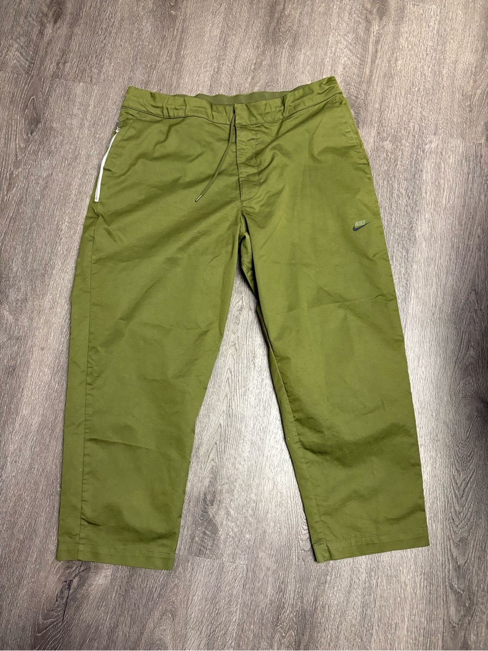 Nike Sportswear Essentials Mens 36 Unlined Cropped Pants Olive Green Athleisure